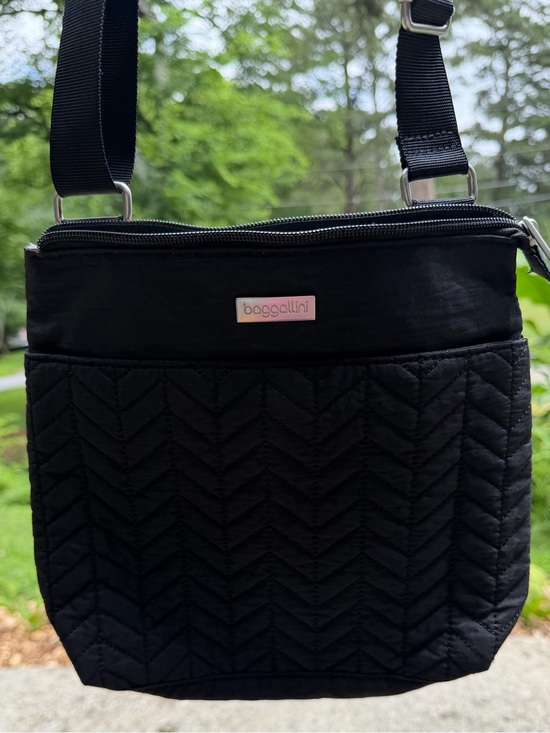 Baggallini Handbags - Baggallini Black Quilted Crossbody Shoulder Bag